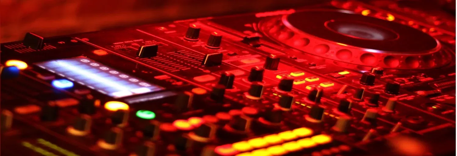 ENAMORANDONOS STEREO