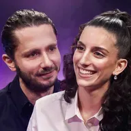 MEL ET FERNANDE : À 23 ANS, ELLE SORT SA MAMIE DE 102 ANS DE L’EHPAD ET RÉALISE TOUS SES RÊVES !