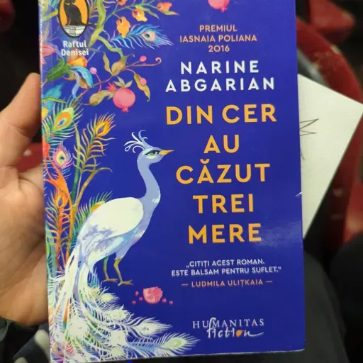 Din cer au cazut trei mere de Narine Abgarian