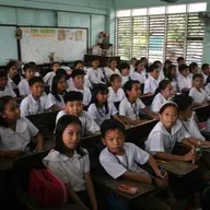 #320 - Private vs. Public School sa Pilipinas (ft. Robby)