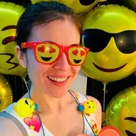 Ángela Guzmán, la bogotana creadora de los emojis más populares en el mundo digital