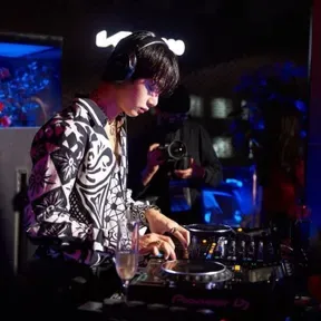 Dj H.one