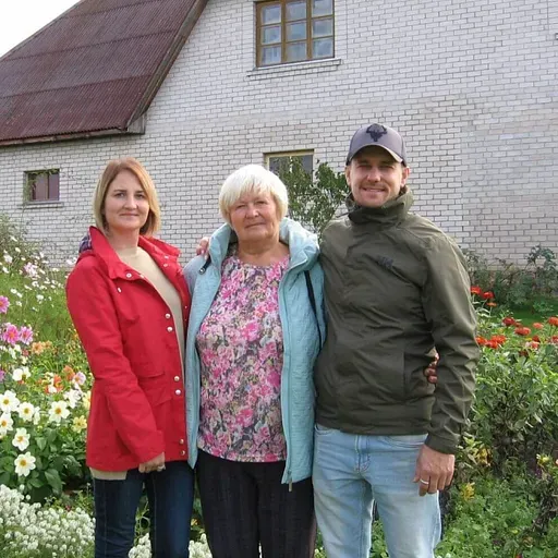 Rūdolfs Evardsons Zebrus ezera krastā audzē Ziemassvētku eglītes un ogulājus