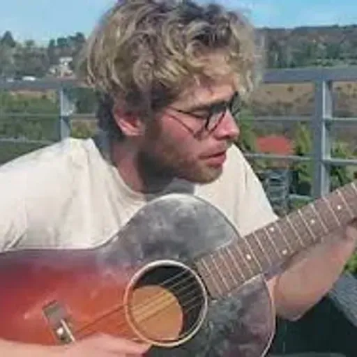 luke hemmings please dont go 2021