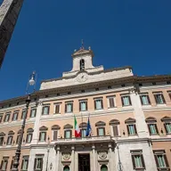 Decreto Lavoro, sì alla fiducia. Ma i dati Upb dicono che ancora in Italia non si pagano le tasse