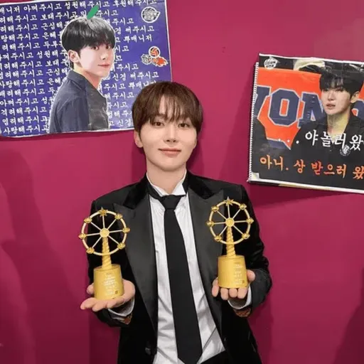Seventeen's Seungkwan Wins Hot Issue Award After Seven Years