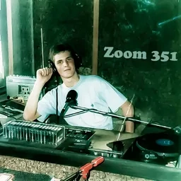 Zoom351