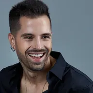 Billboard LATINOS - Mike Bahía