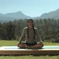 Aula de yoga online: conheça a vinyasa yoga