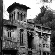 La casa negra de la Colonia Roma