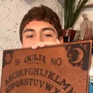 CASI ME SUIC1DO POR JUGAR A LA OUIJA | Chismecito Paranormal con EFREN ESQUEDA