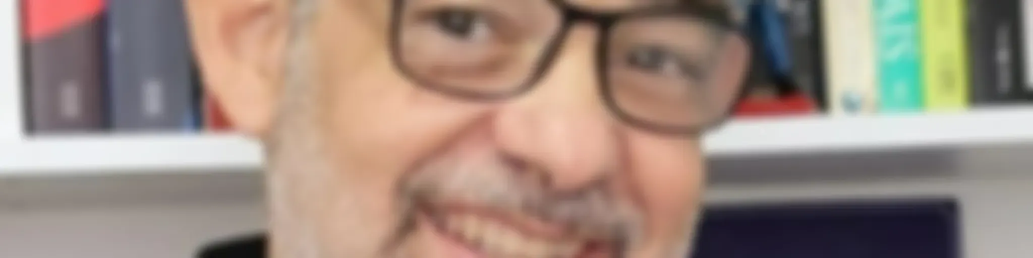 Professor Gustavo Hollanda
