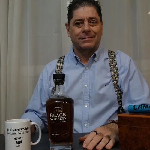 #tabacoyvino by Carmelo Di Fazio. Black Whiskey elegido como el mejor whiskey del mundo 2022 en NY.