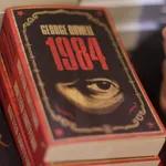 George Orwell 1994 - EL TERROR DE UN MUNDO EN QUE LA GENTE TIENE CADA VEZ MENOS Y MENOS PALABRAS PARA USAR