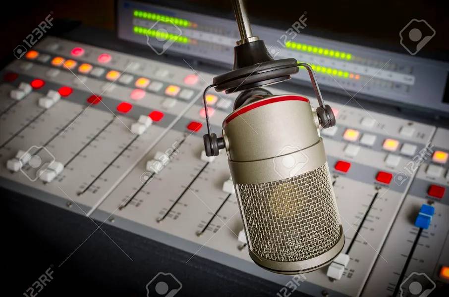 107.9FM  volviendo a la senda antigua