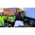 Rescatan a un camionero atrapado por las piernas tras chocar contra un trailer aparcado en Mercamadrid - MADRID ACTUAL